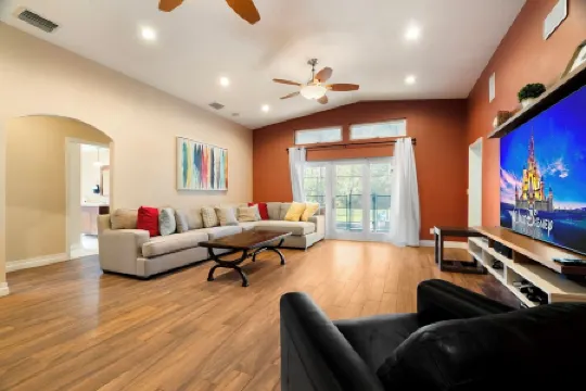 Gulf Coast Getaway! Only 0.8 Miles to the Shore!