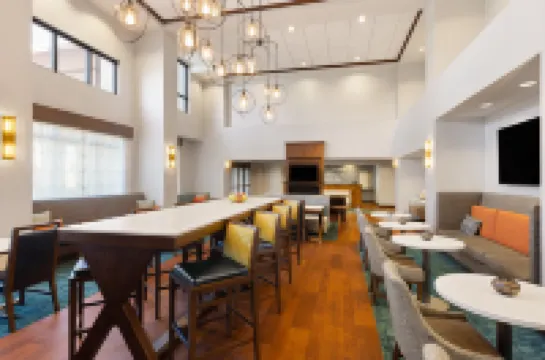 แฮมป์ตัน อินน์แอนด์สวีทส์ สนามบินซาวันนาห์