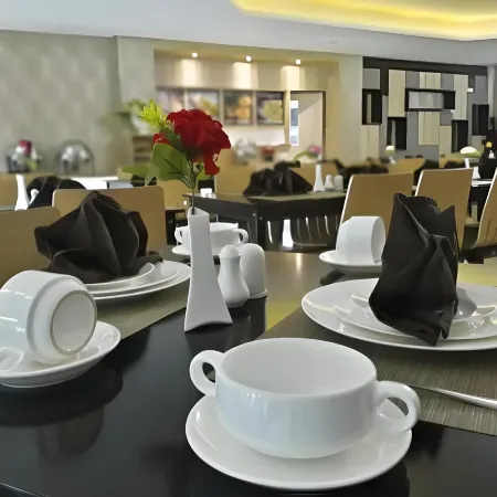 Grand Parama Hotel