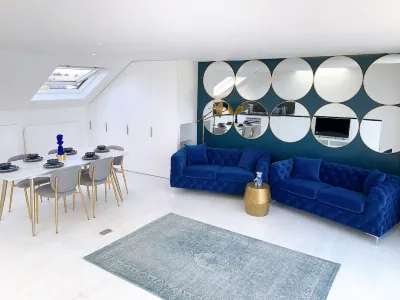 Nottinghill family-size penthouse, with amazing terrace views & alfresco dining. Hotels in Notting Hill