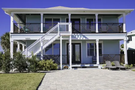 Spring Availability! 2 Bedroom 2 Bath Home- Steps to the beach Отели рядом с достопримечательностью «Парк Смирна Дюнс»