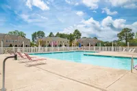 Legends Golf Resort Condo, 4 Beds, 2 Bath Pool access near Coastal Carolina Univ - WiFi