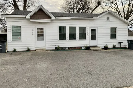 Bison Hall 5, No cleaning fee, Near Harding