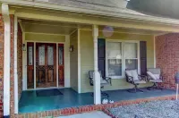 Quiet, Comfortable, Charming, Safe, 2-bedroom house with WiFi, AC in Conyers