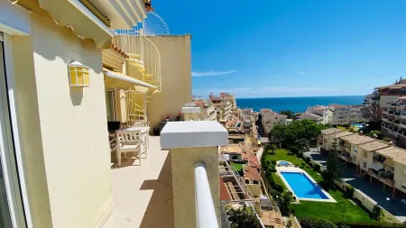 Precioso Ático con Vistas al mar Ideal Para Desconectar Отели рядом с достопримечательностью «Памятник Коломаресу»
