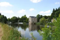 Bourg Des Comptes: cottage cellar