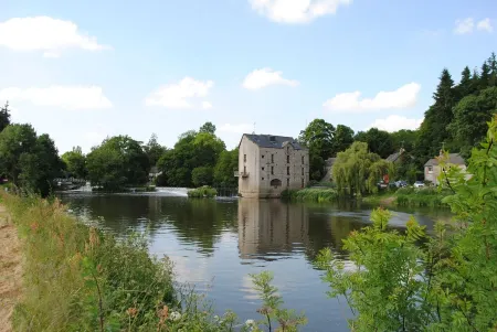 Bourg Des Comptes: cottage cellar