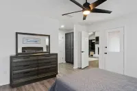 Super Comfy Home with Hot Tub Hotels near The Quarry Splash Pad at Williamson County Southwest Regional Park