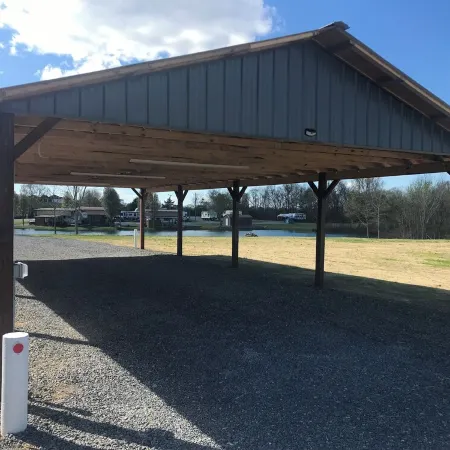 Close to Lake G’VILLE 3-BR house with AC, BOAT BARN-24’x48’, WiFi in Albertville