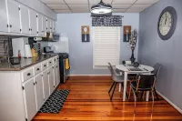 Downtown Cozy 2 Br Apt - 4Min Drive MardiGras Park