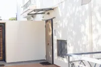 Elegant Coastal Haven Fully Renovated 3-Bedroom Apartment