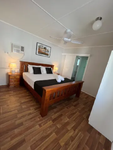 Essex Court - Beach House Motel