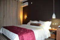 La Signature Guest House Hotels in Francistown