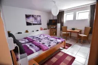 Maxbed Hotels near Scandinavian Park