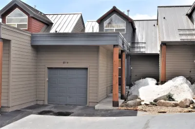 Forest Park 3 Bed 4 Bath Townhome Hotels in Frisco