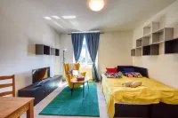 Villa Bea Hotel dekat Aegon Arena