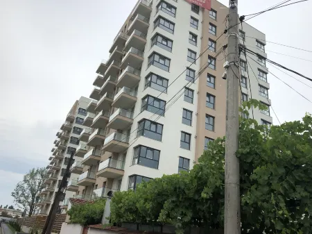 Stunning 2-Room Penthouse with Lakeview W11