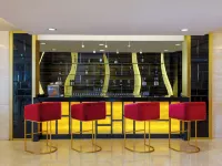Swiss-Belhotel Waterfront Makassar - bar