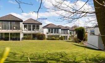 Coedrath Park 20 - Modern Apartment, Close to the Beach