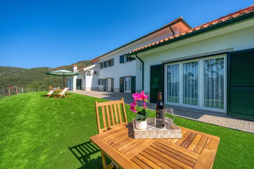 Central Suites Arouca Hotels in Arouca