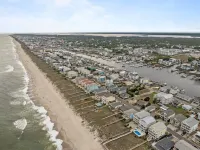 High Tide at Coral Reef - Upper 3-bedroom/1 Bath town-home Sleeps 7 w/Linens!