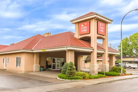 Econo Lodge Inn & Suites Отели рядом с достопримечательностью «Летбриджський університет»