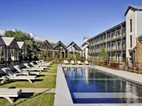 Cavalry Court, by Valencia Hotel Collection - Pools