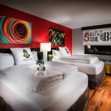 Staypineapple, Hotel Five, Downtown Seattle Отели в г. Сиэтл