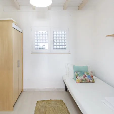 Villa Lydia in Faro With 3 Bedrooms and 1 Bathrooms