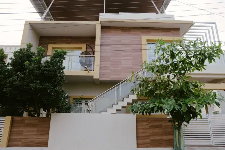 Adhyaya - Heritage Reverbed 4 BHK AC Triplex Villa Отели в г. Майсур