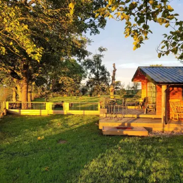 Cosy Wood Cabin in Rural Area Near National Park Отели в г. Камнок