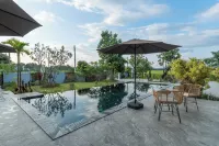 The garden pool villa resort at doisaket - piscina