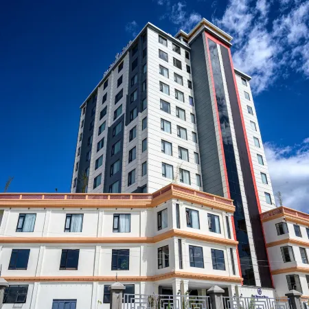 THA NICKOLEE HOTEL