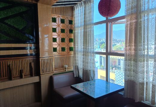 2. 사라스 백패커스..