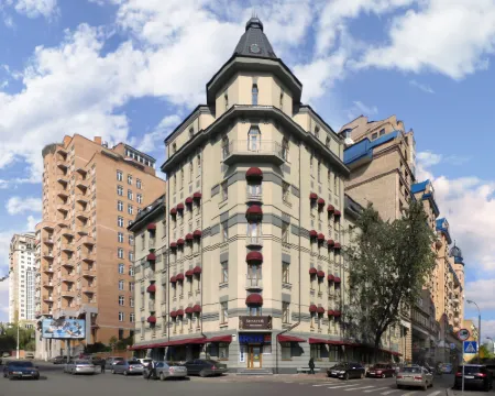 Senator Victory Square Hotels in Kyiv