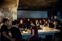 Hilton Lac Leamy - ที่มีบาร์