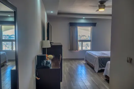 Laos Mar Hotel & Suites