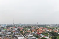 Cozy and Comfortable Studio (No Kitchen) Apartment at Mustika Golf Residence - Parkplatz