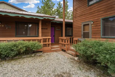 Little Tuckaway Отели рядом с достопримечательностью «Chamber of Commerce of West Yellowstone»