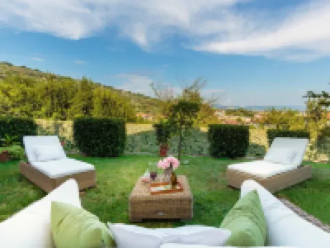 Rosyabate Cottage, with Private Garden and Views Between Lucca and Pistoia Hotels in Uzzano