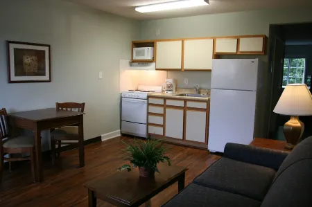 Affordable Suites Jacksonville