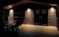Stunning 4-Bedroom Cabin with Hot Tub in Beattock!