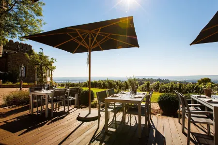 Burg & Gästehaus by Schwarzenstein Отели рядом с достопримечательностью «Johannisberg Castle»