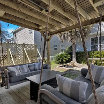 Fully Remodeled Bluffton House with In-law Apartment for Large Groups