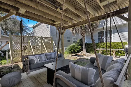 Fully Remodeled Bluffton House with In-law Apartment for Large Groups