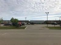 Econo Lodge Lloydminster - ที่มีที่จอดรถ