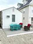 Charming Cottage in Seaside Heights, 3 Houses from Beach, Parking, Beach Badges