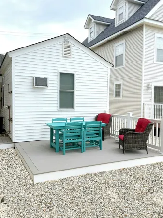 Charming Cottage in Seaside Heights, 3 Houses from Beach, Parking, Beach Badges