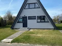 Vacation home close to the beach with patio cover; fiberglass; garden; parking at the house Hotels in Damp