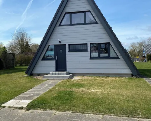 Vacation home close to the beach with patio cover; fiberglass; garden; parking at the house ダンプのホテル